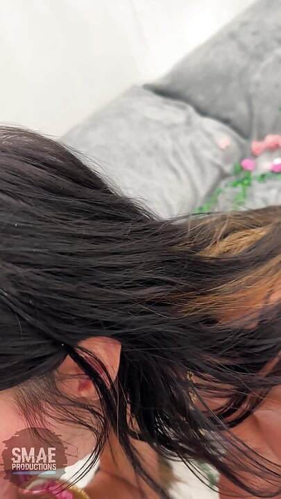 Η Aaliyah Yasin γαμάει έναν άντρα ενώ κάνει διάλειμμα από μια φωτογράφιση πορνό