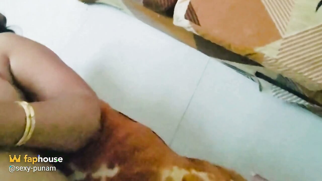 Vešer je jebao bhabhi, naterao je da curi i gurnuo joj debeli kurac u usta, jebao je nezasitu Alka bhabhi