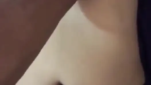 Lankalı kız otel odasında sert sikişiyor