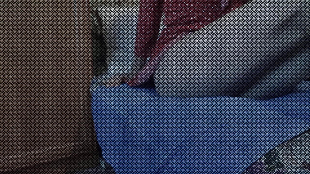This big-assed girl knows how to have fun with a dildo.