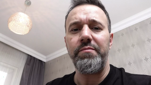 Тинка посещает порно продюсера Титус и показывает ему, что он может сделать и мечтает о порно карьере