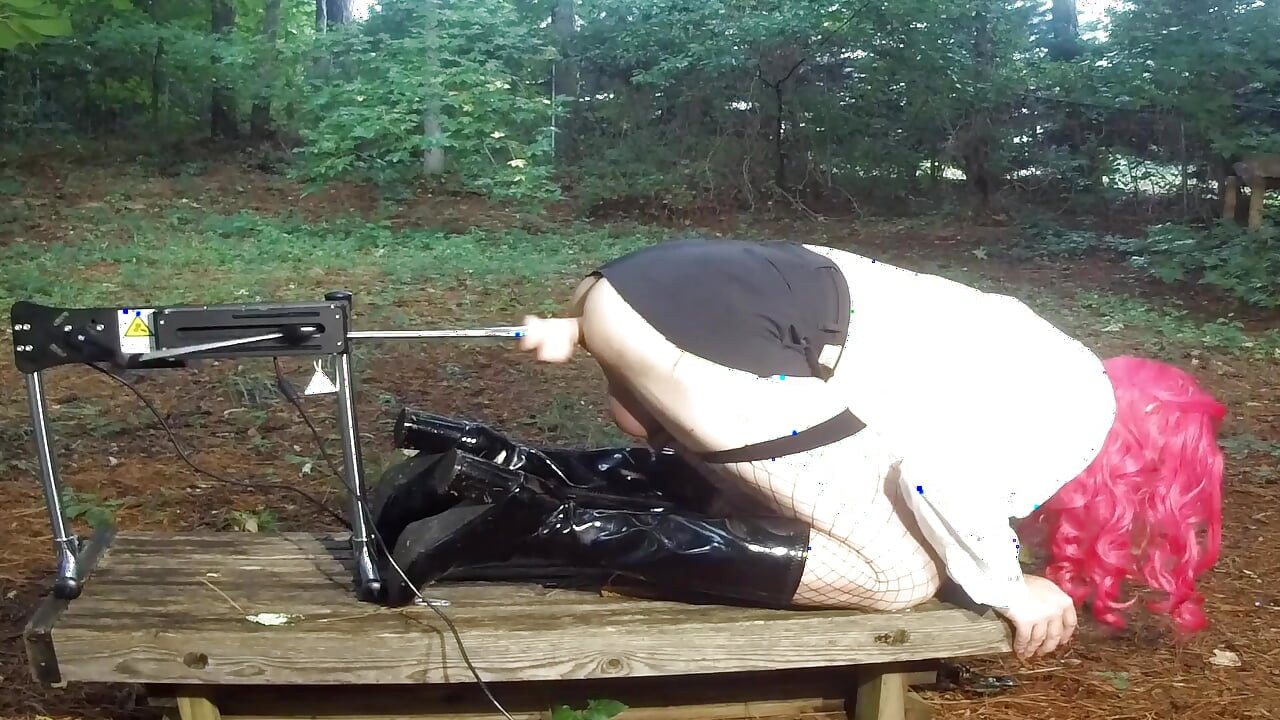 Fucking Machine Plundering Crossdresser Ass