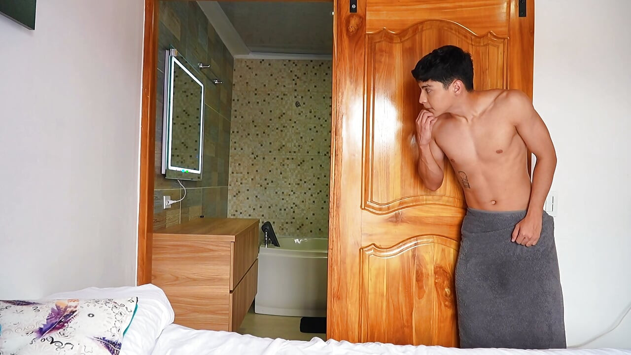MY STEPBROTHER FUCKS MY ASS RIGHT AFTER THE SHOWER AND NOBODY NOTICES