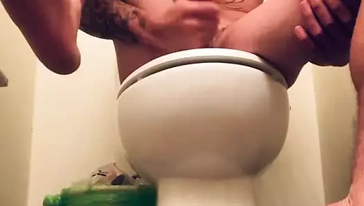 Karışık bbc cums yükler içinde banyo