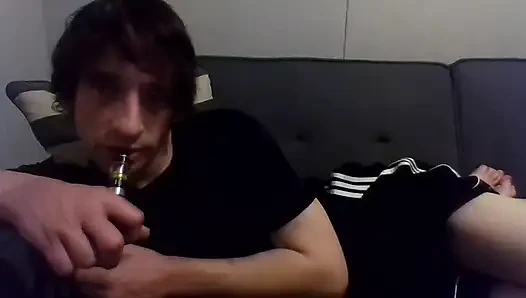 Pretty Feet and Nails, Vaping