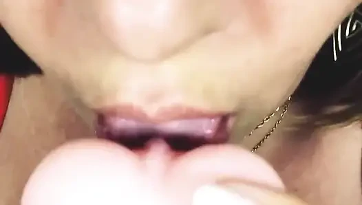 Bu pembe amcığı emerken çok eğlendim