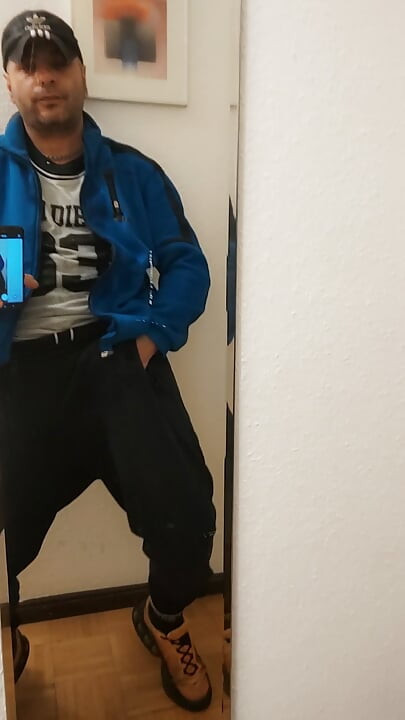 Dj Bro Pissing in Front of the Pc and Wet Pants VR the Mirror