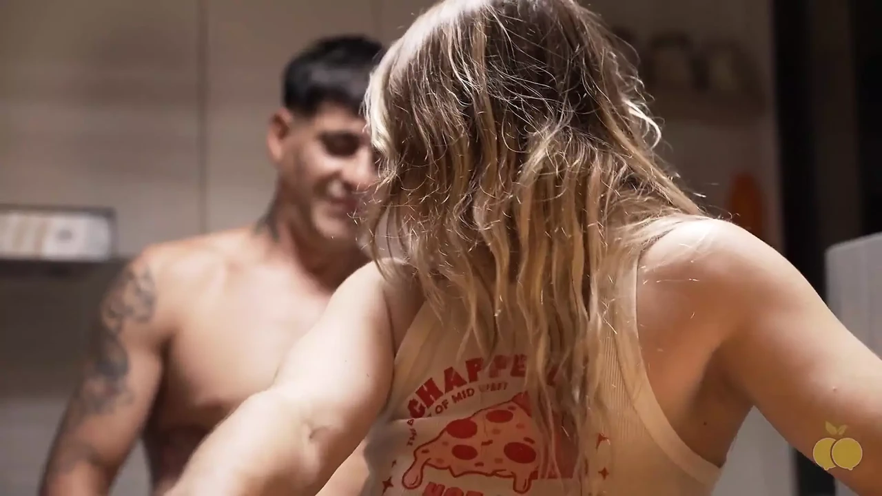 我丈夫的Bugler看不到我和披萨制造商给他戴绿帽