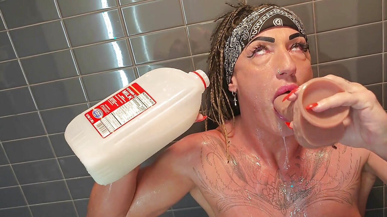 Eu fodendo banho de leite