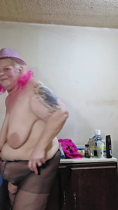 Momnys a Mess When Stepson Undressed