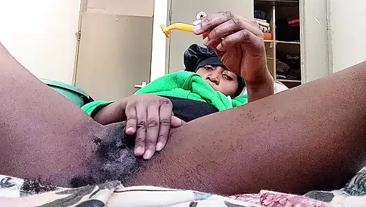 Semua pria suka memek bersih mari kita cukur memekku