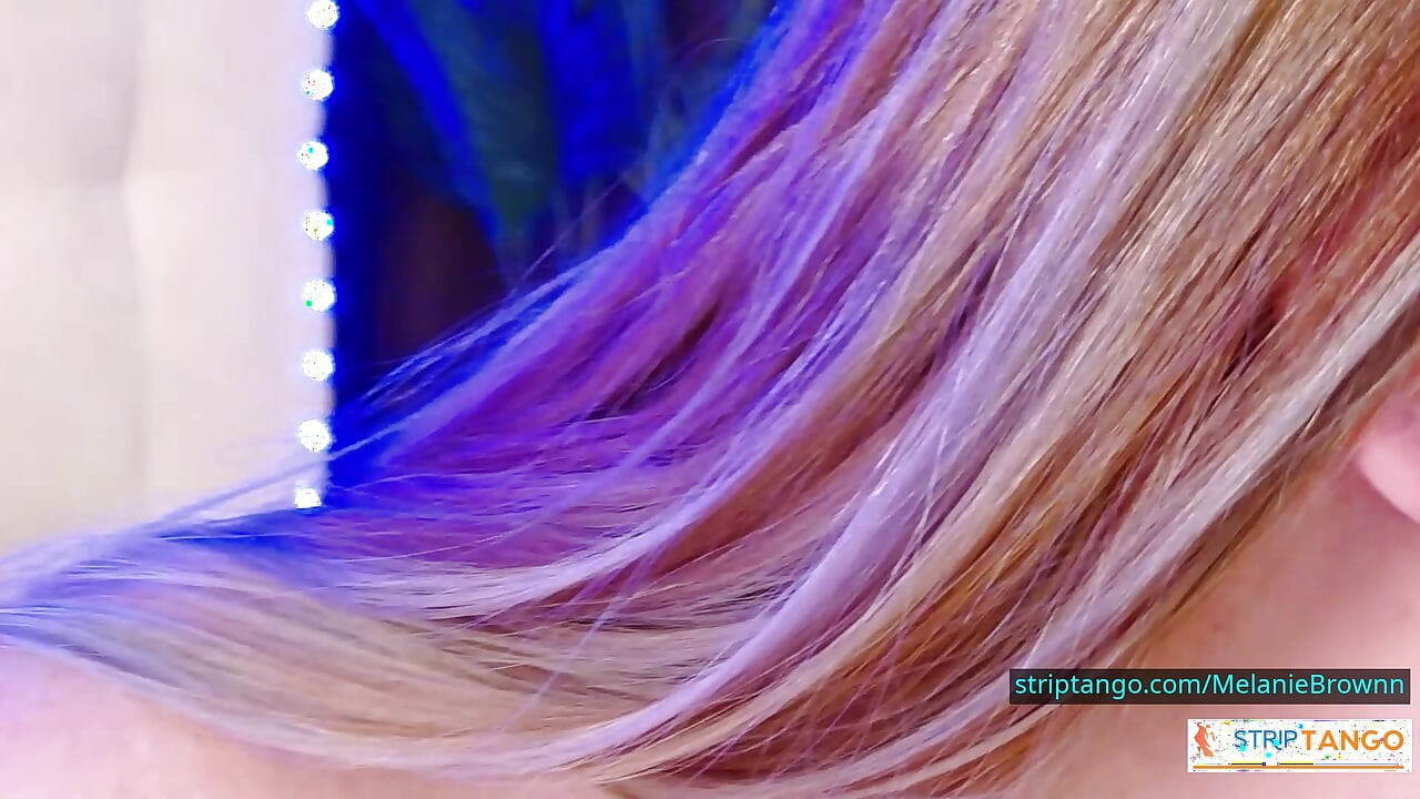 Spielerischer Dirtytalk beginnt hier. sexy mädchen spielt mit muschi, Füßen, anmutigen beinen!