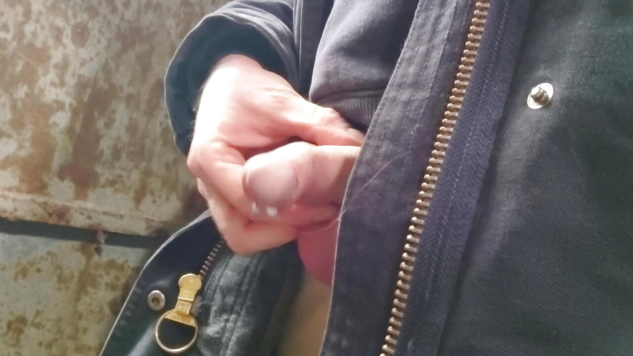 Small handjob with cumshot