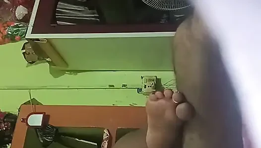 Hintli Üvey Kız Kardeş Inek Pozisyonunda