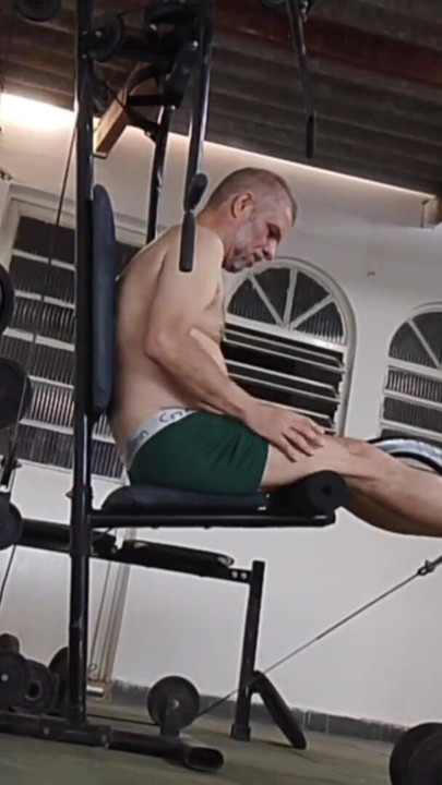 Camera films naked crown at the gym | Clip 1