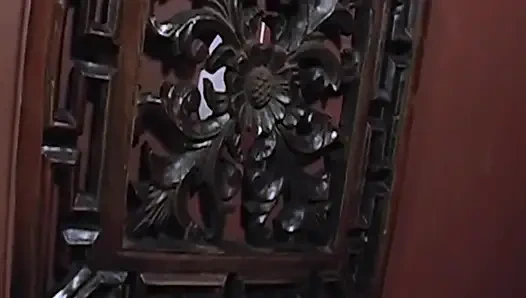 Крошка-блондинка сосет большой член и получает вылизывание киски