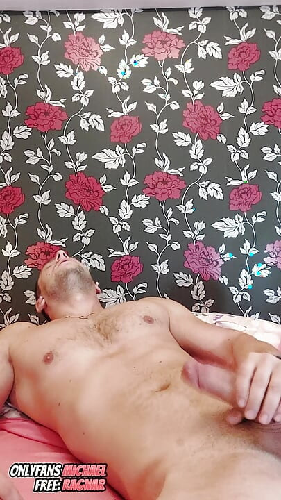 Otot badan penuh dan pancutan mani besar