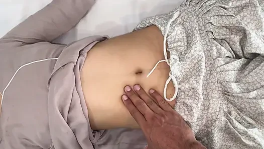 Köylü doktor klinikte gerçek üvey annesini sikiyor Hintçe seks hikayesi tam film