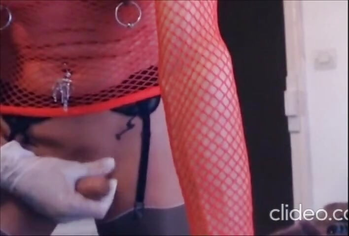 Perempuan jalang jala merah