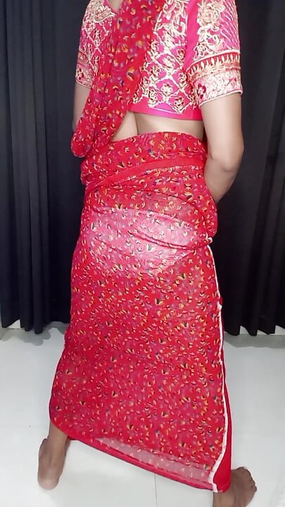 Gorgeous sexy red saree wearing like my stepmom sexy figur
