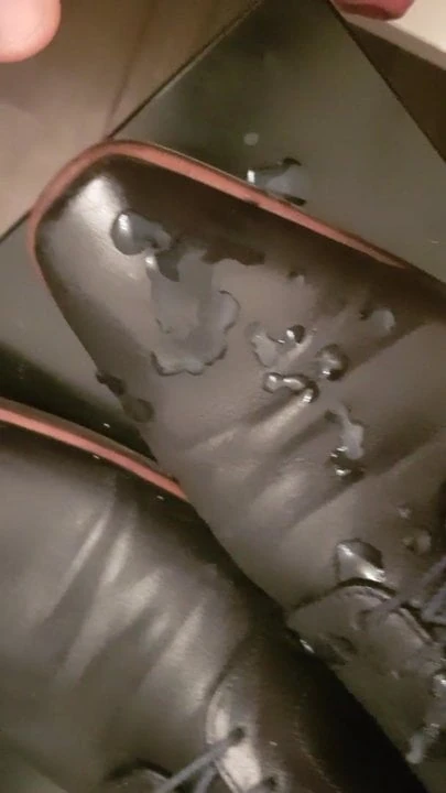 Auf meine loyd Business Schuhe abgespritzt