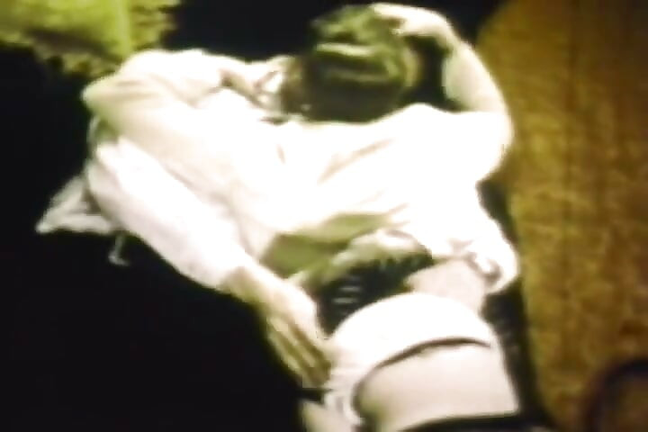 Green-tinted Cum Guzzlers Drain Studs in Retro 9-minute Orgy