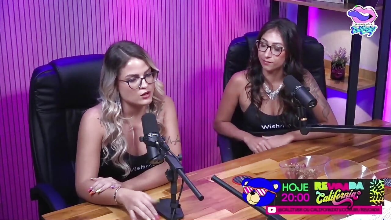 Two Hotties in a Show of Dirty Talk - Bruna Carlos and Luciana Picchi