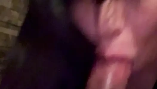 LATINA MIT DICKEM ARSCH AUF VIERER BEWEGT IHREN ARSCH