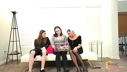 Üvey anne ve üvey kız kardeş tarafından baştan çıkarılıyor