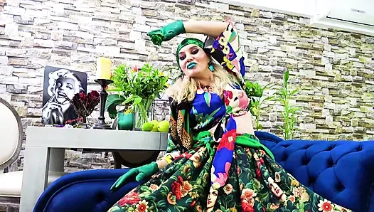 Kiss Poison Ivy'nin yeşil dudaklarını öp