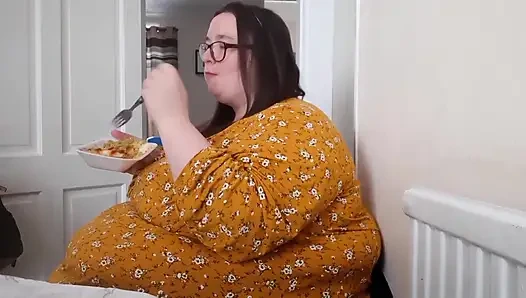 BBW SSBBW stuffing belly fish and chips