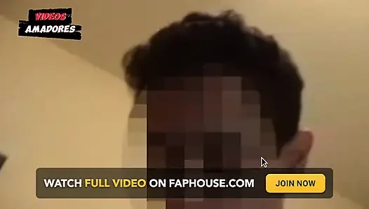 Aku menelepon seorang pria muda untuk meniduri istriku