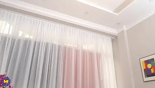 Sexy mature lady who loves to fuck