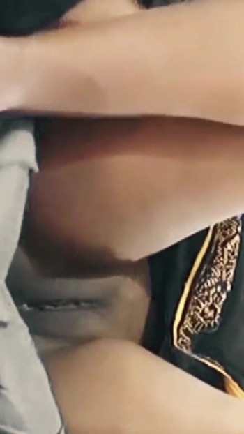 Indijska seoska kućanica želi se jebati u pički | Isječak 2