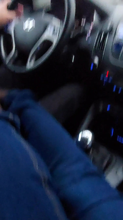 Amateur MILF in jeans and nylon socks gives a taxi driver a footjob | Clip 2