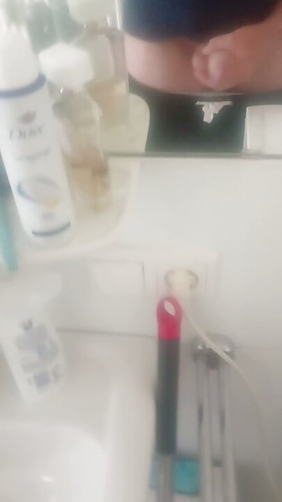 Memainkannya sedikit
