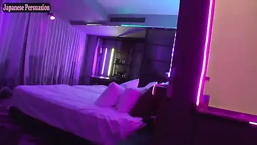 Muncrat banjir. Creampie mentah dengan kecantikan semak alami yang belum dicukur - bagian 2