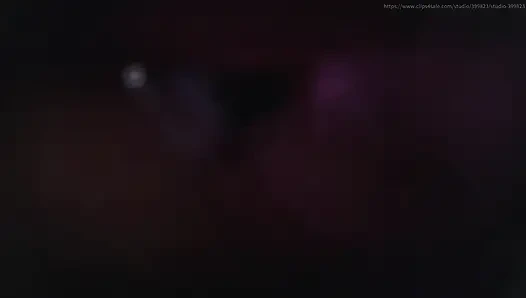 B014 mann geschrumpft und in der vagina der frau beim schlucken gefangen