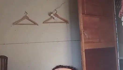Wanita dewasa ditusuk