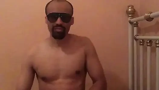 Buraya meraktan geldin ama en samimi sırrımı keşfetmek için sonuna kadar kalabilirsin.