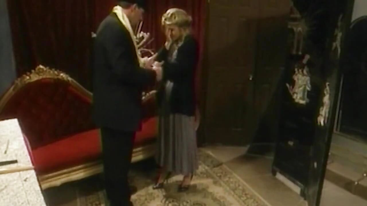 Retro Bir Şekilde MILF Ile Güzel Orospu