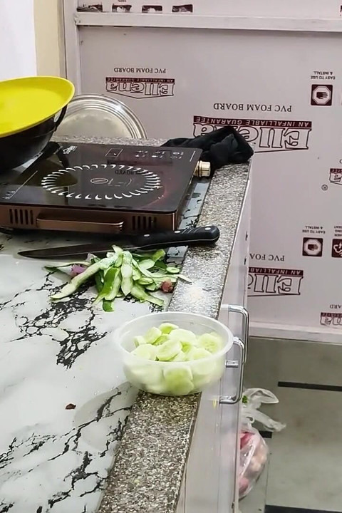 핫 바비, 홈메이드에서 데버에게 유혹당하다