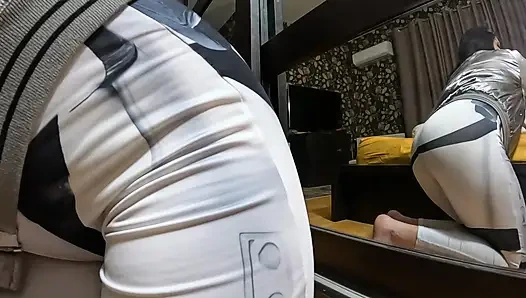 Милфа с глубокой глоткой и мастурбацией соблазняет - верблюжья лапка, сиськи и игра со спермой