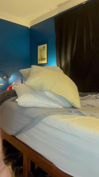 Cspot dances and gets distracted while changing sheets | Clip 1