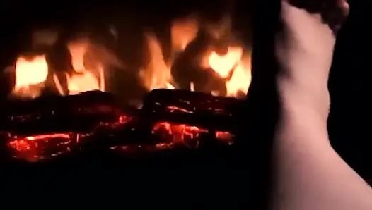 Sana güzel bir ateşli ayakla mastürbasyon yapmak için ayaklarımı ısıtıyor