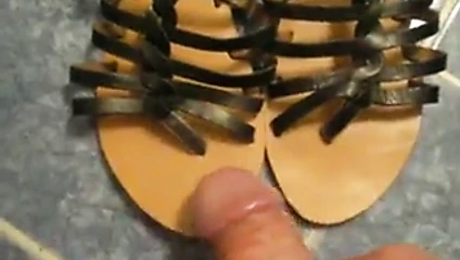 Cum üzerinde karısı ayakkabı
