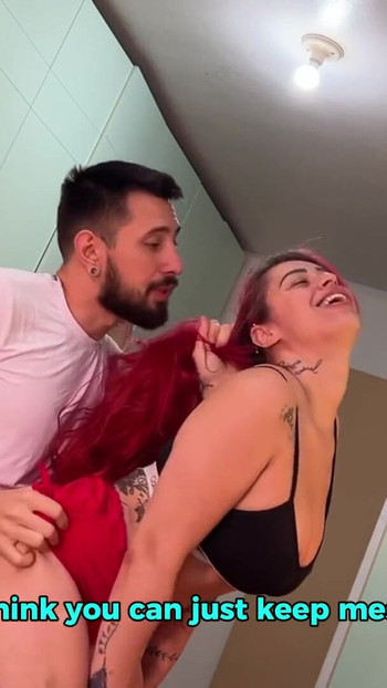 Zapanjujući trenutak iz filma "Pokušavam igrati videoigre, ali moja žena je samo željela seks - Amaterski par"