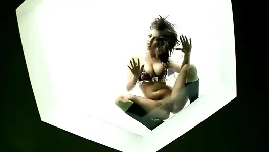 Memek sempit cewek hot rambut cokelat ini dientot habis-habisan sampai matanya menganga lebar