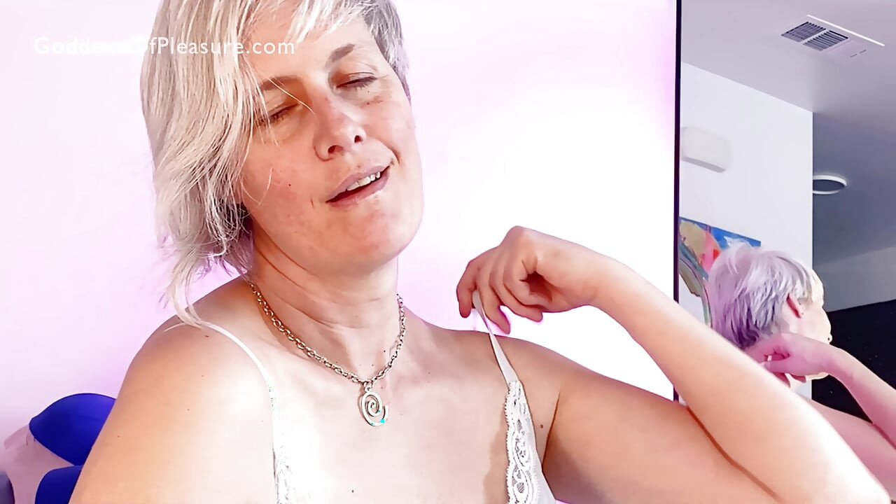 Helping Mommy Pick Out The Best Bra While She Tells Me How To Touch Myself & Cum JOI CEI