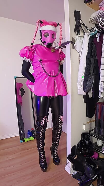 Сиси прислужница бяга от саморобство преждевременно